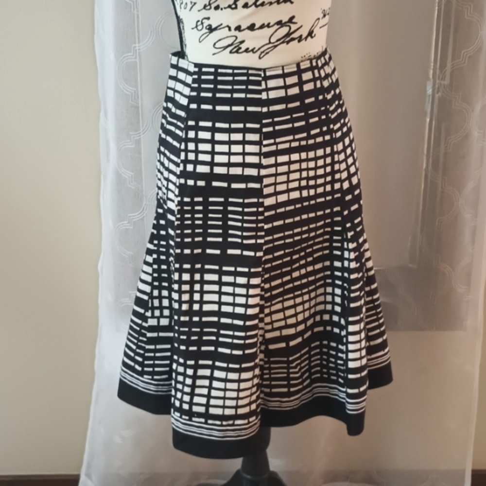 Robbie Bee Black & White Pleated Skirt